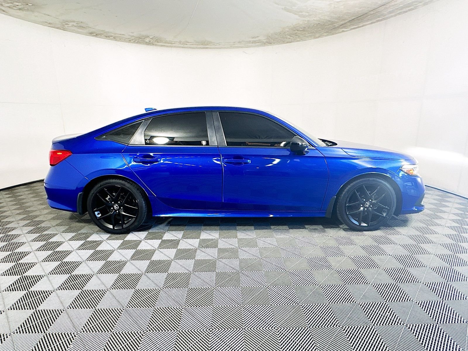 Used 2023  Honda Sport image 2