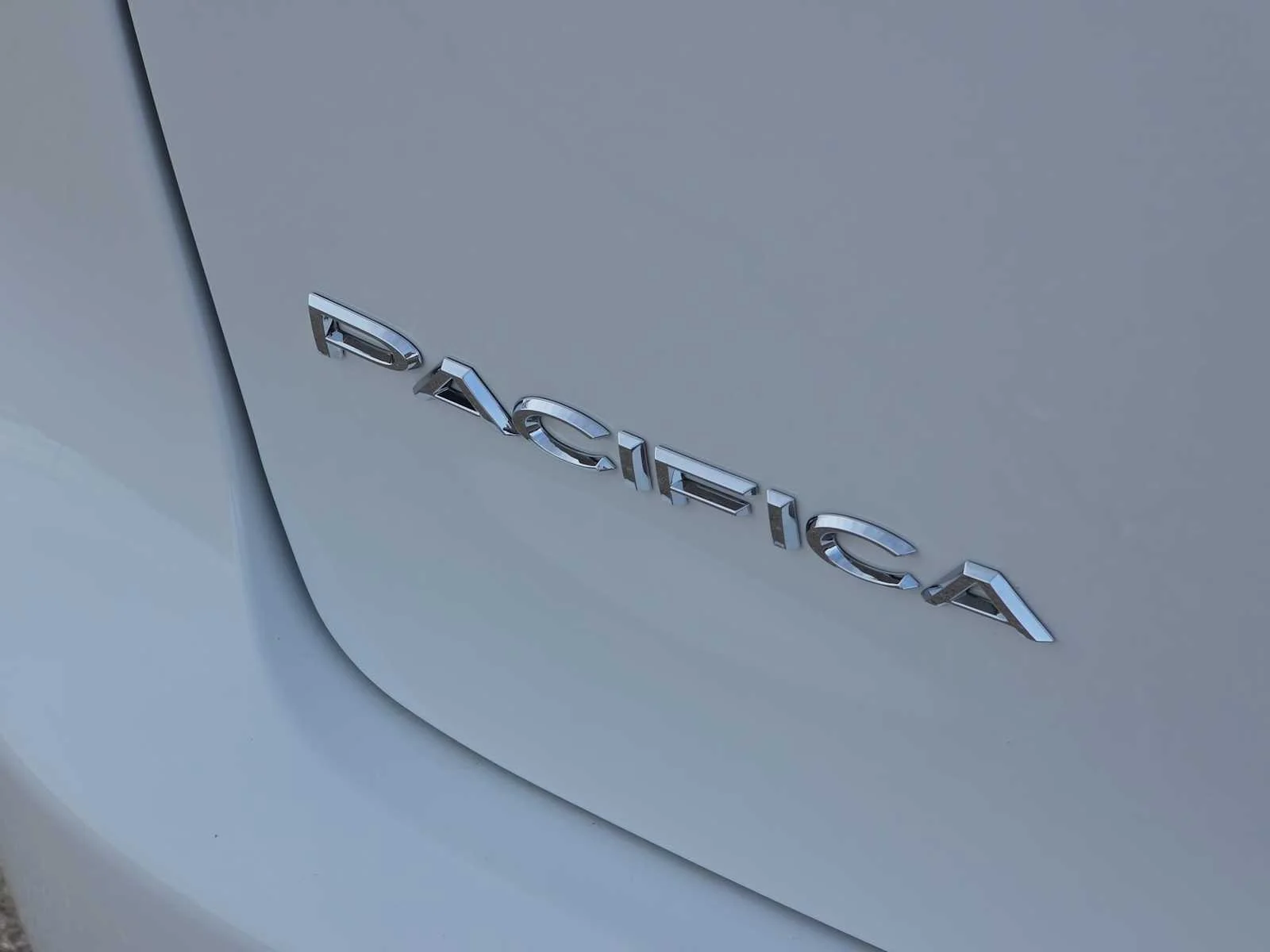 New 2026 Bright White Clear-Coat Exterior Paint Chrysler Select image 12
