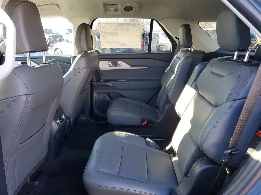 Used 2026 Vapor Blue Metallic Ford Active image 24