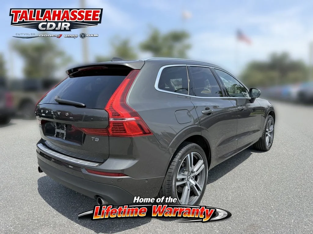 Used 2018 Gray Metallic Volvo T5 Momentum image 3