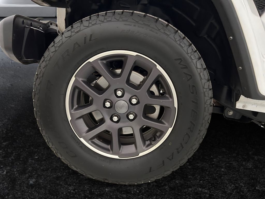 Used 2023 White Jeep Overland image 27