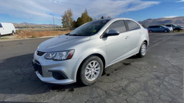 Used 2020 SILVER ICE METALLIC Chevrolet LT image 4