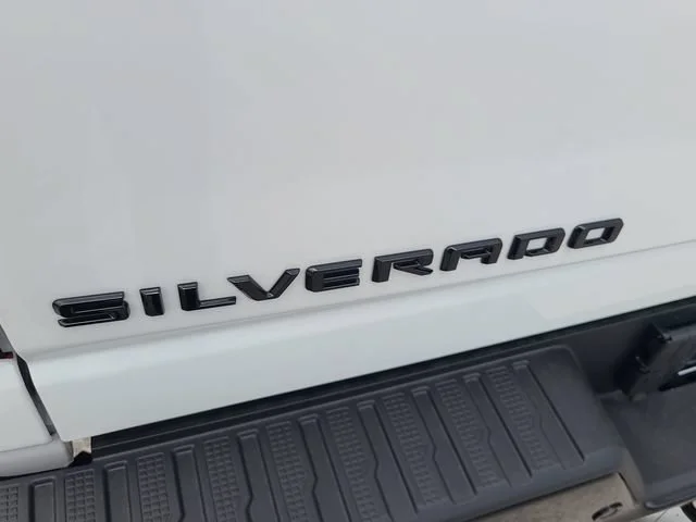 New 2026 Summit White Chevrolet LT image 31