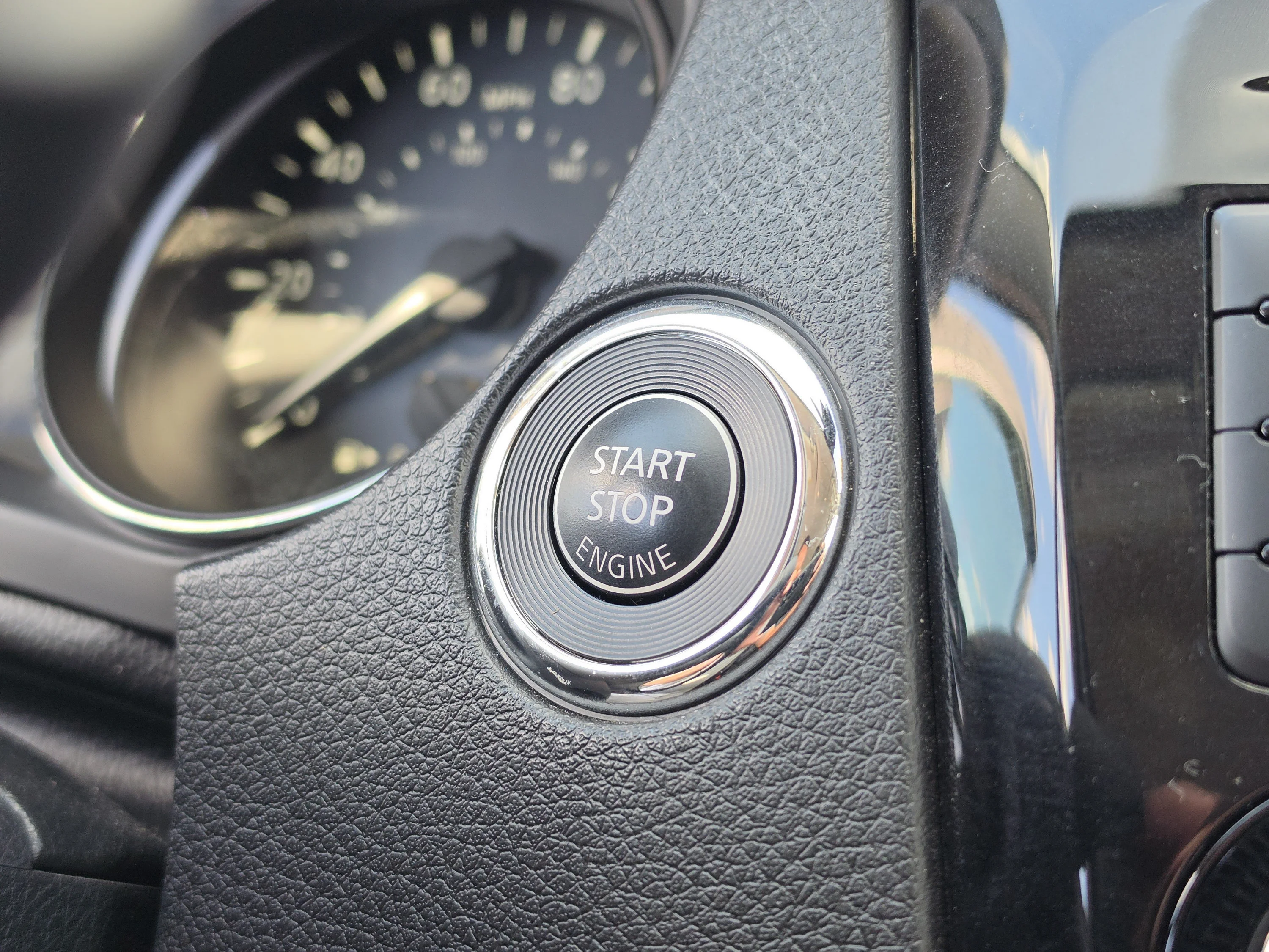 Used 2020 Brilliant Silver Metallic Nissan SV image 35