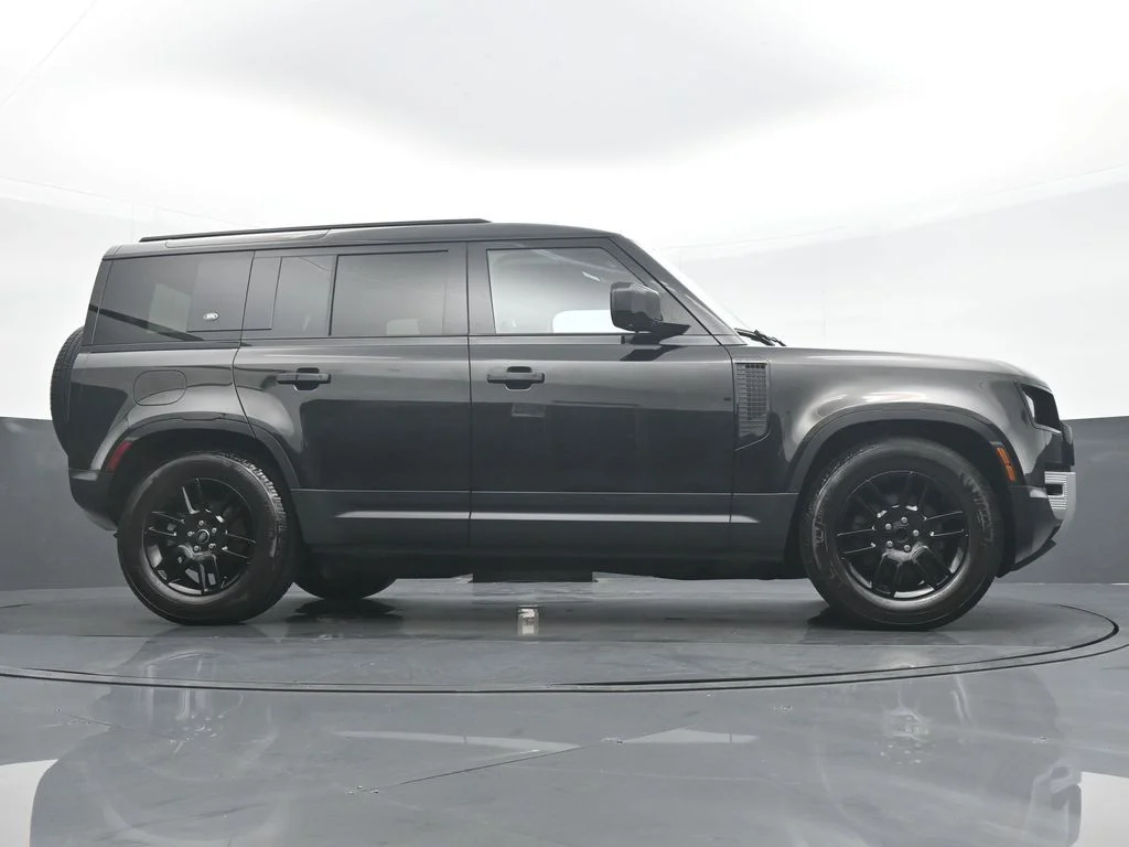 Used 2024 Black Land Rover S image 31
