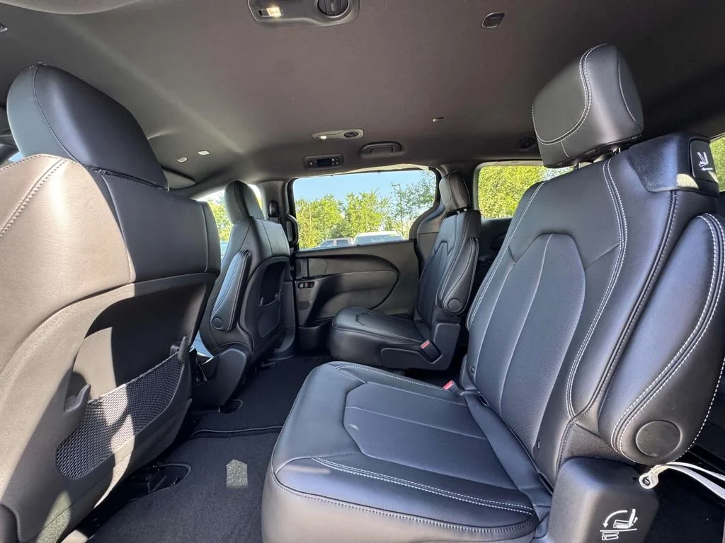 2026 Chrysler Voyager LX - Photo 15