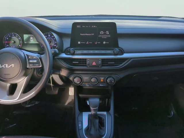 Used 2024 White Kia LXS image 11