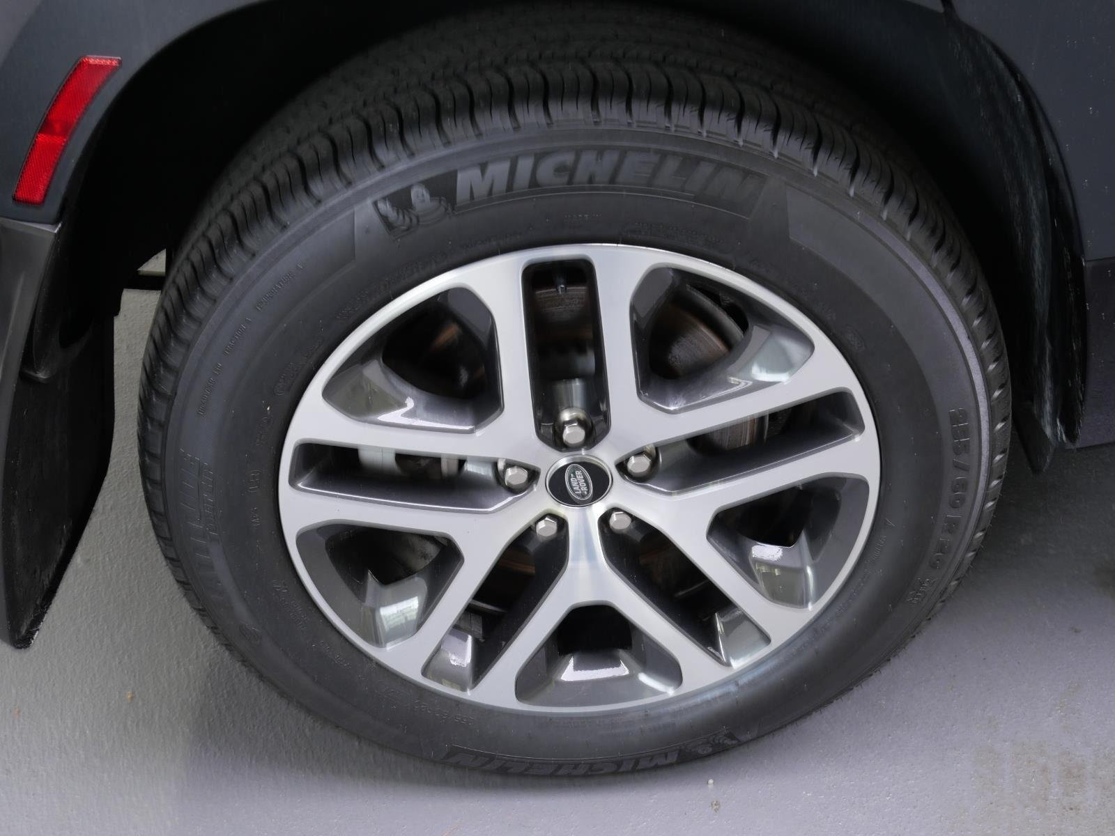 Used 2022 Gondwana Stone Metallic Land Rover X-Dynamic HSE image 15