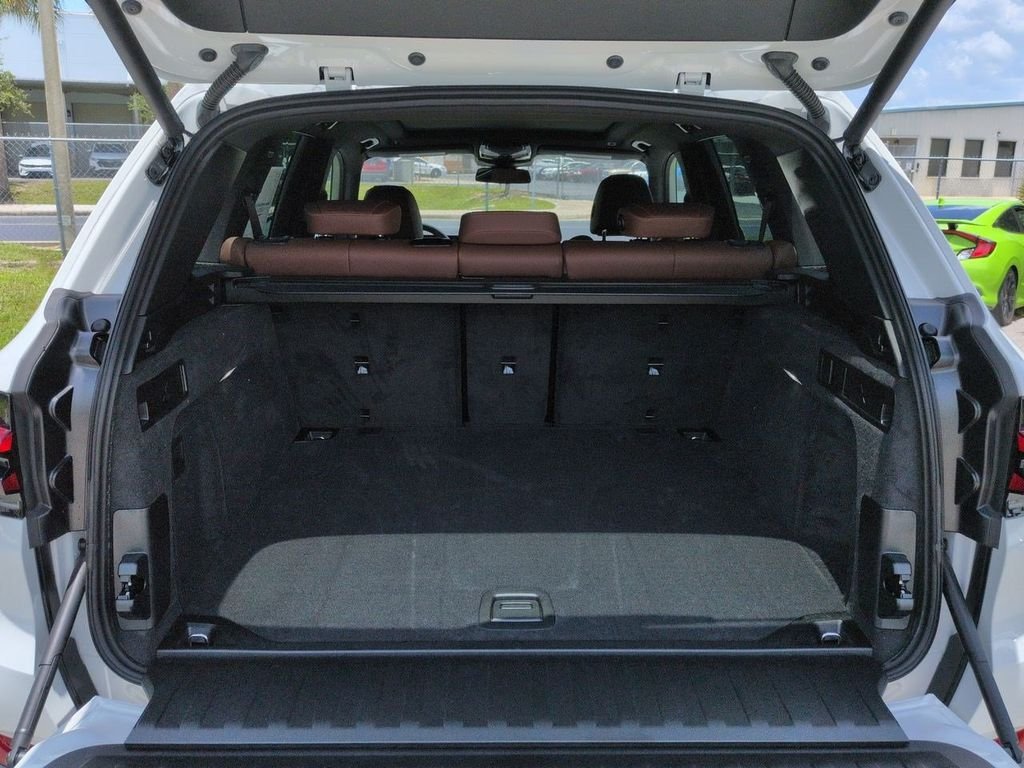 New 2026 Alpine White BMW xDrive40i image 13