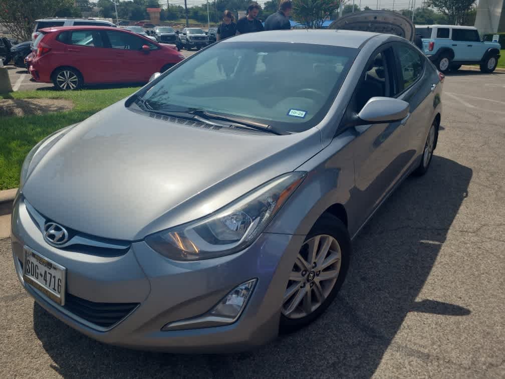 Used 2015 Titanium Gray Metallic Hyundai SE image 3