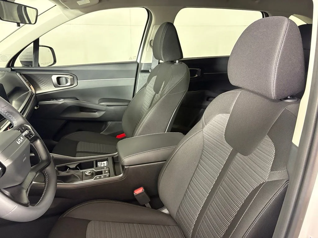 New 2026 Glacial White Pearl Kia LX image 18
