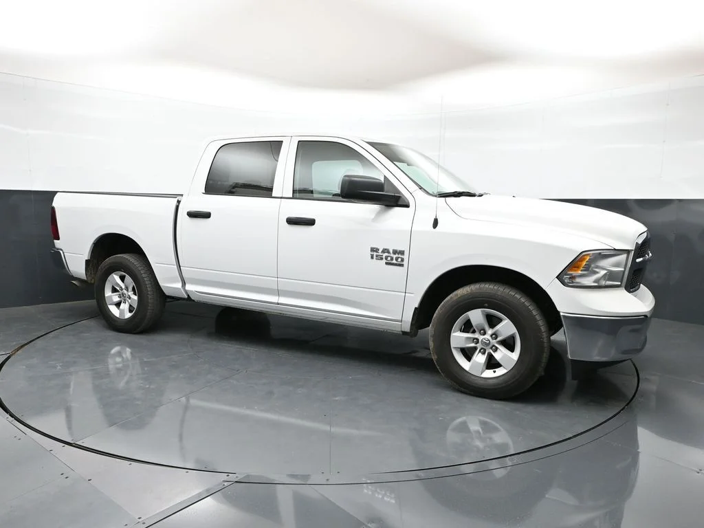 2022 RAM 1500 Classic SLT 4x4 Crew Cab 5'7's photo