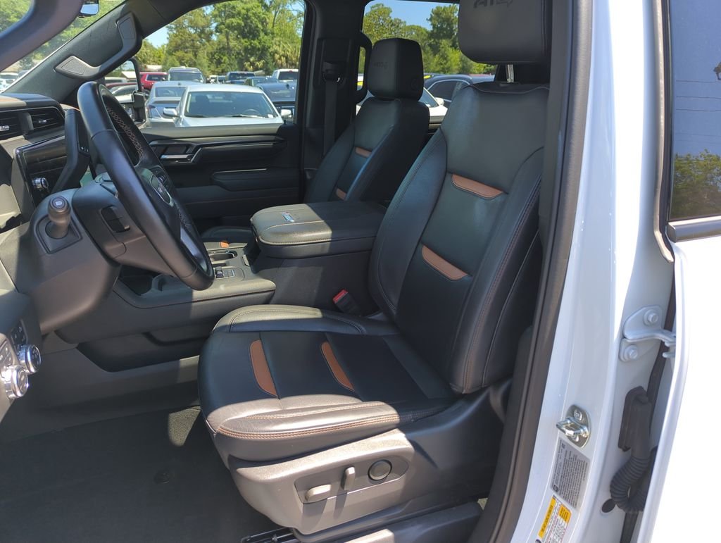 Used 2025 White GMC AT4 image 11
