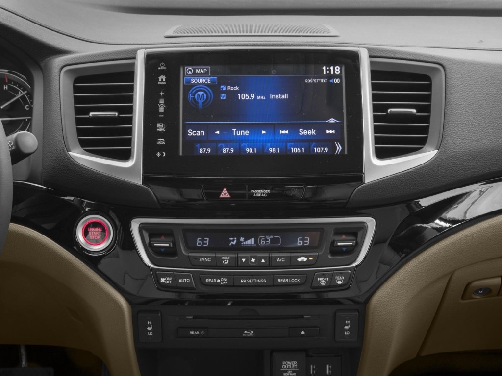 Used 2017  Honda Touring image 7