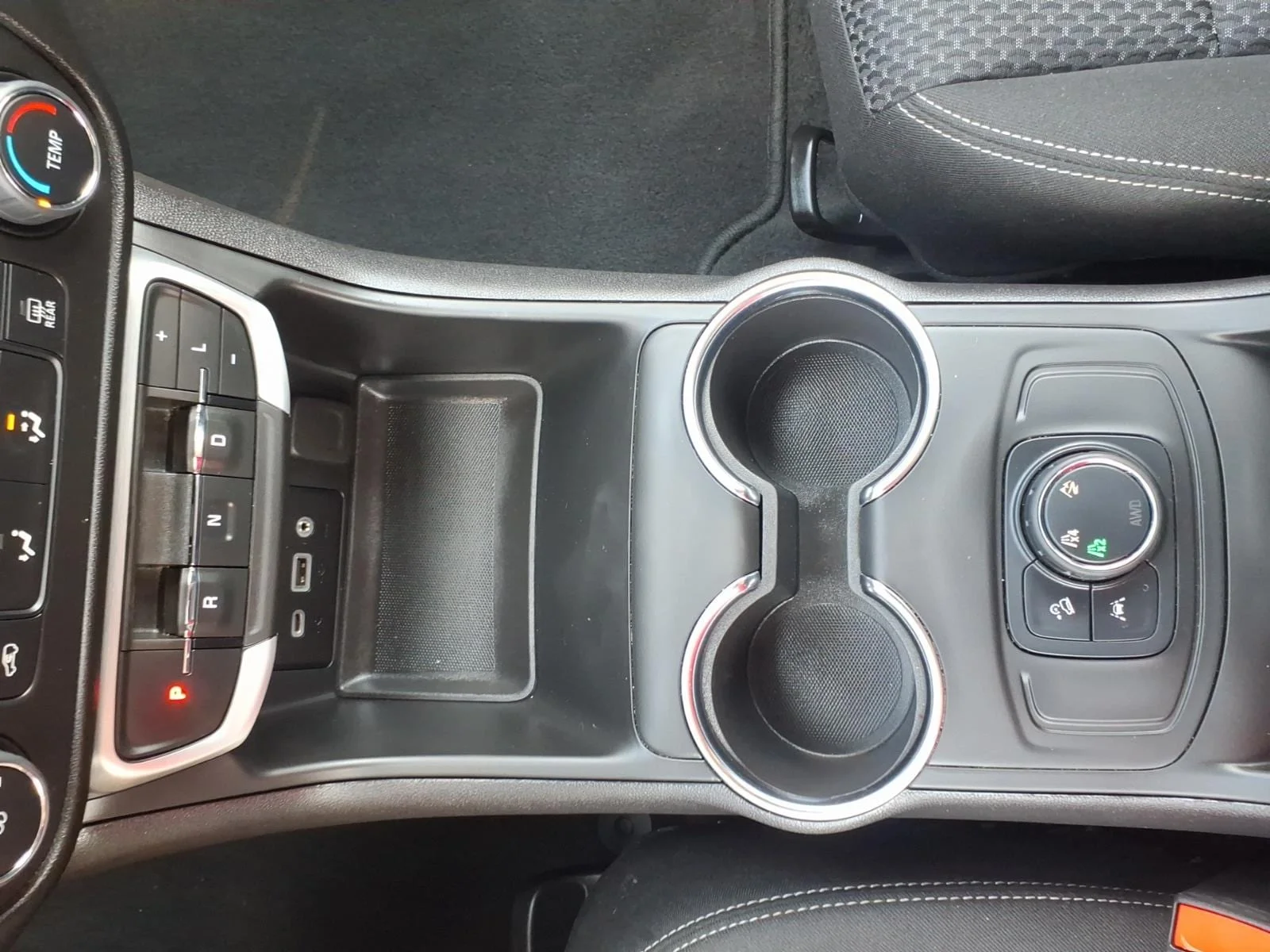 Used 2024 Summit White GMC SLE image 23