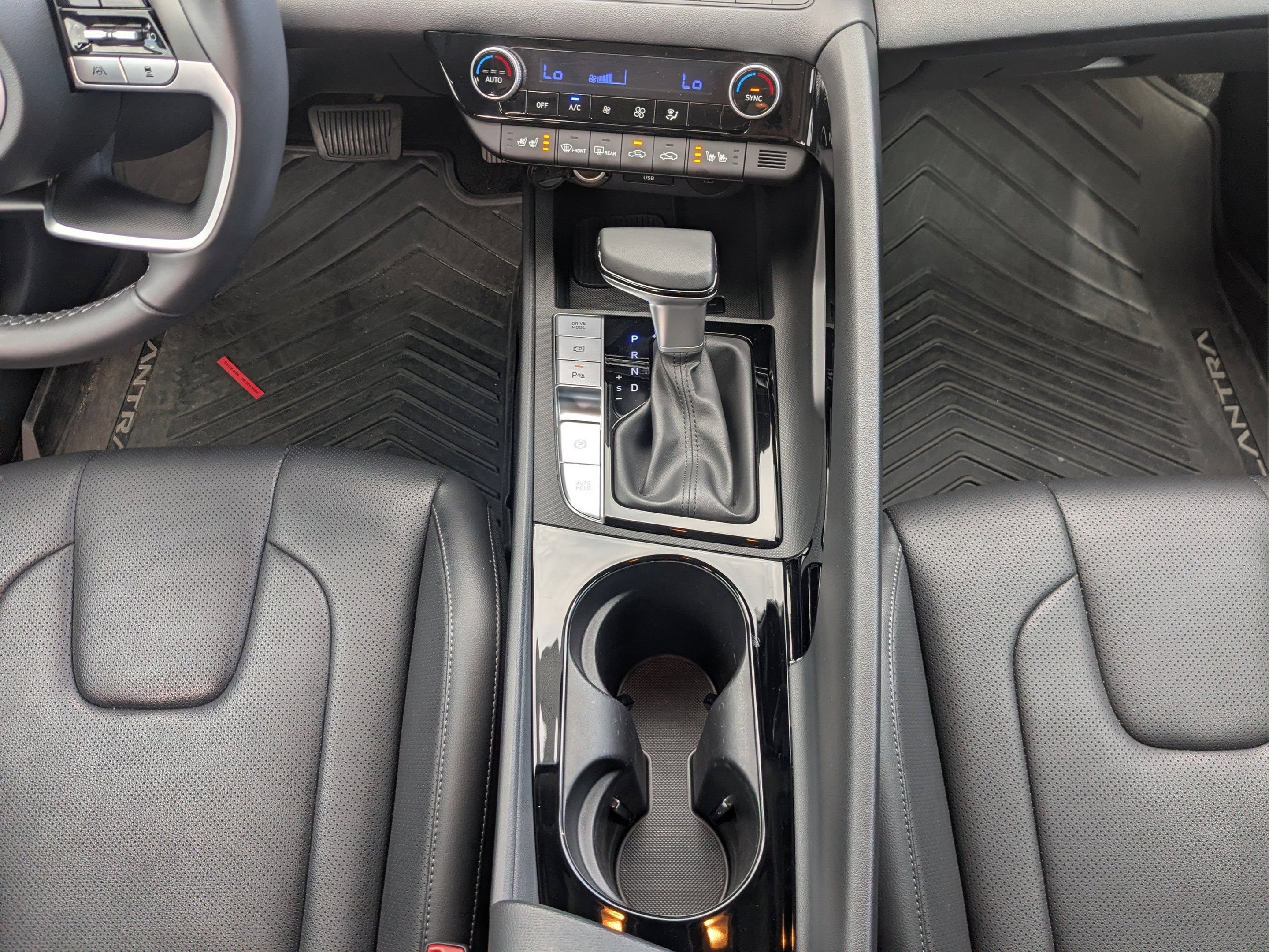 2024 Hyundai Elantra Limited - Photo 17