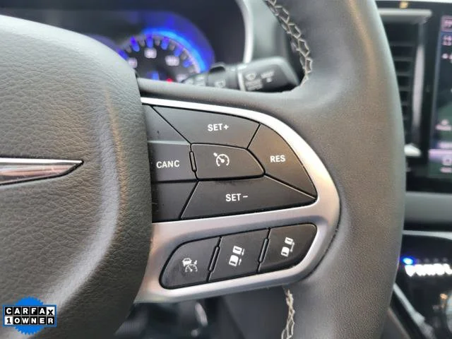 Used 2025 White Chrysler Select image 25