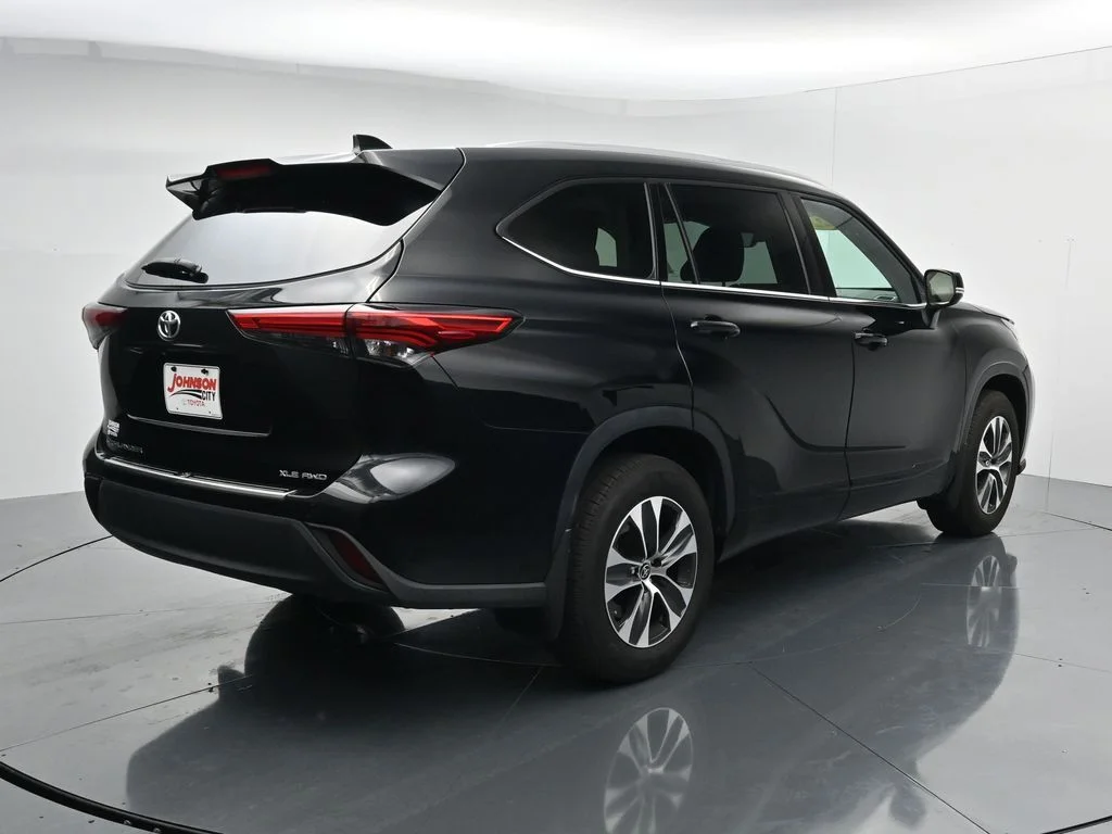 Used 2022 Black Toyota XLE image 6