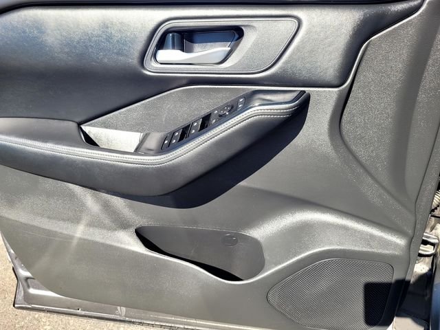 Used 2025 Gray Nissan SV image 14
