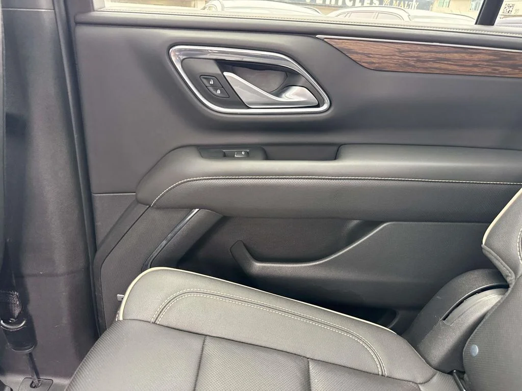 Used 2022 Iridescent Pearl Tricoat Chevrolet Premier image 21