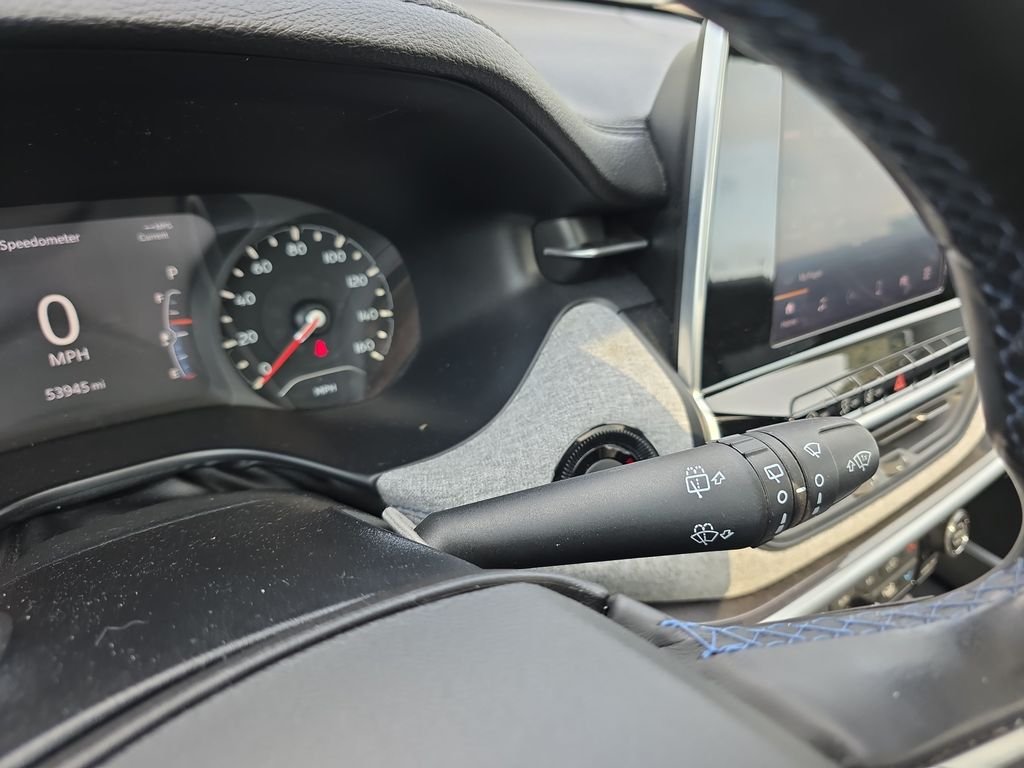 Used 2022 Silver Jeep Latitude image 22