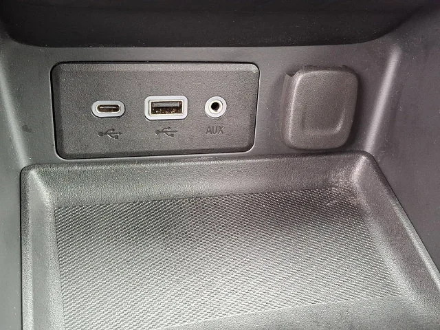 Used 2024 White GMC SLE image 23