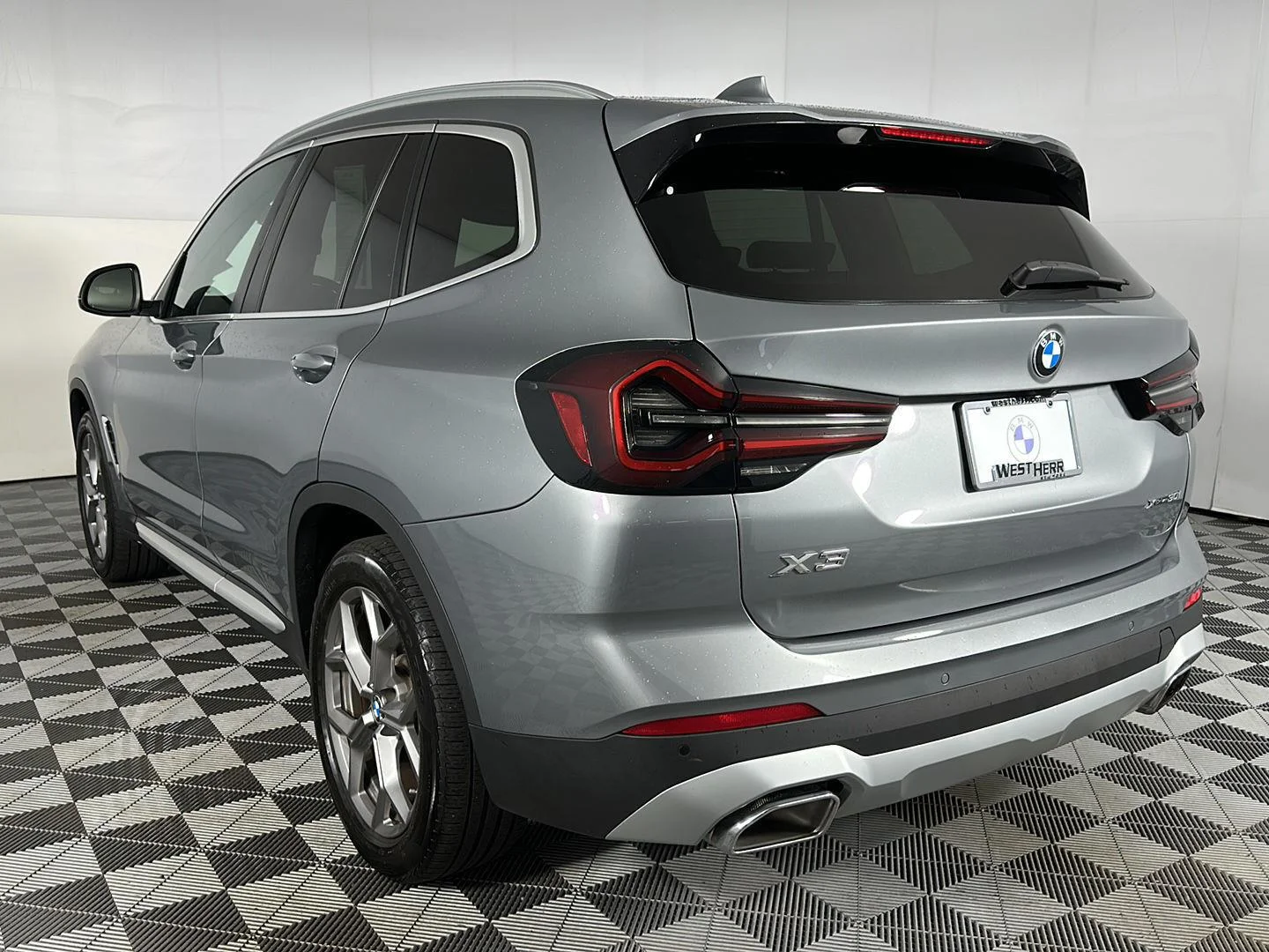 Used 2024 Skyscraper Grey Metallic BMW xDrive30i image 24