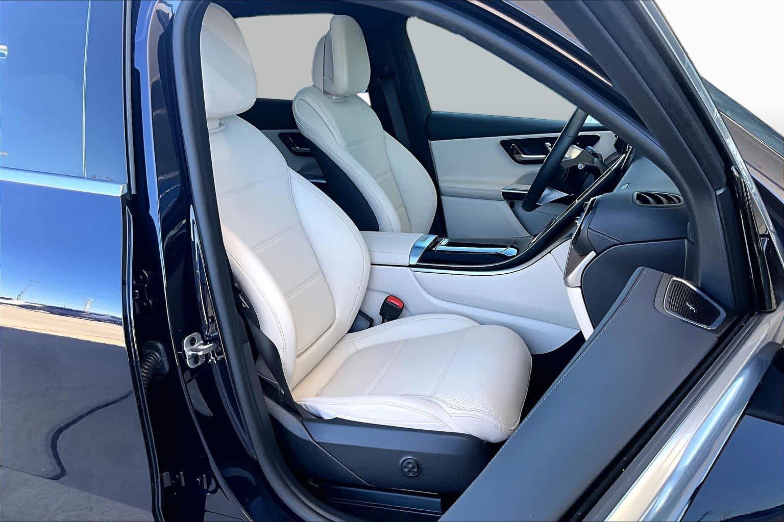 Used 2024 Nautical Blue Metallic Mercedes-Benz GLC 300 image 9