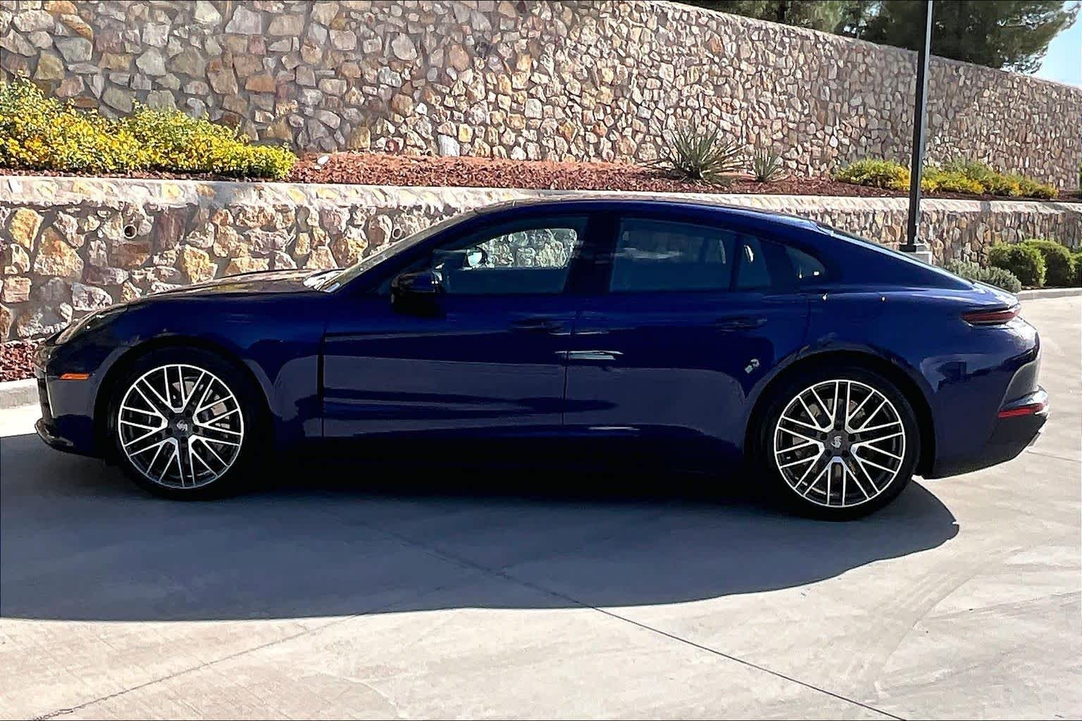 New 2026 Gentian Blue Metallic Porsche 4 E-Hybrid image 2