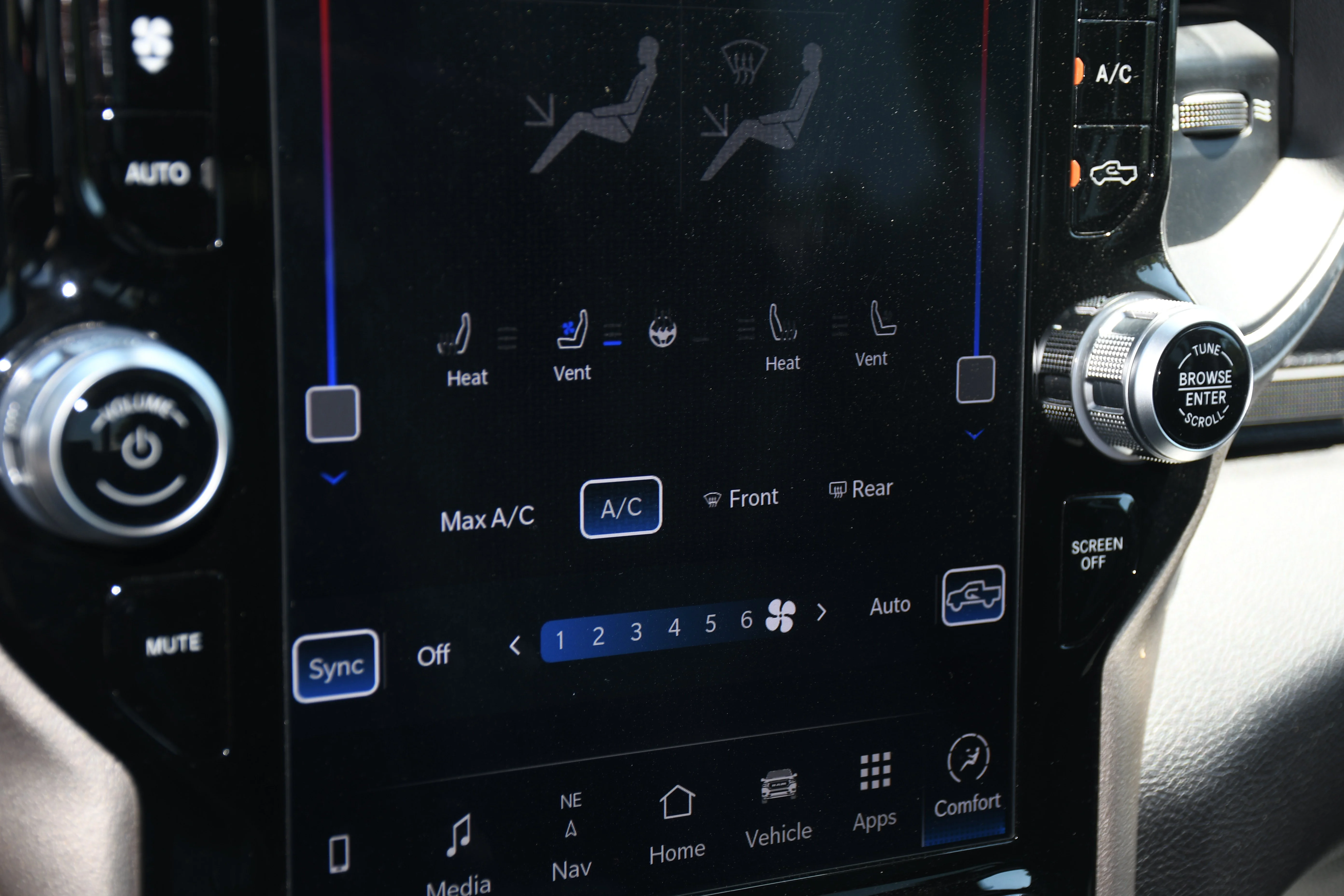2024 RAM Ram 3500 Pickup Laramie - Photo 15