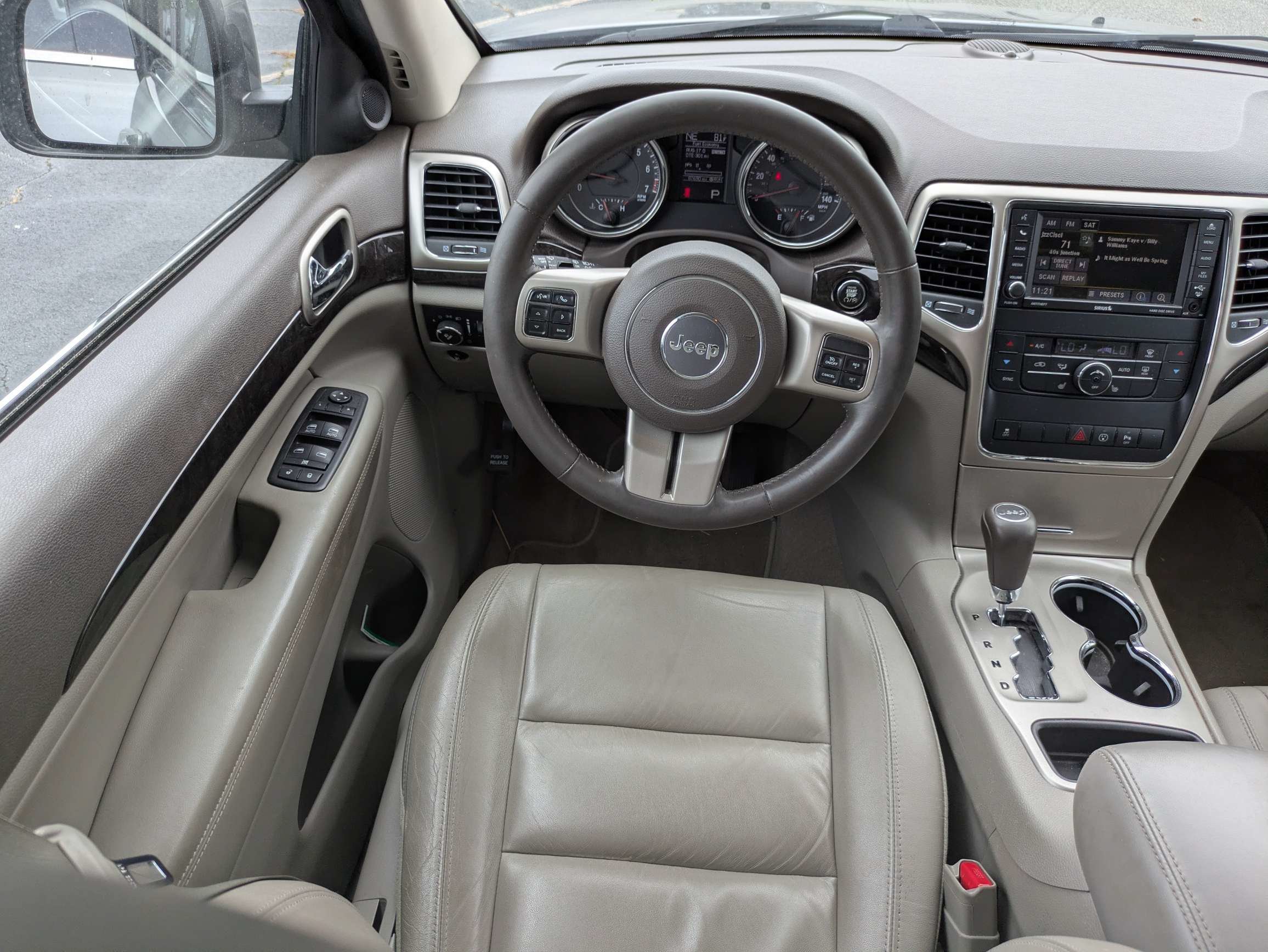 Used 2013 Gray Jeep Laredo image 12