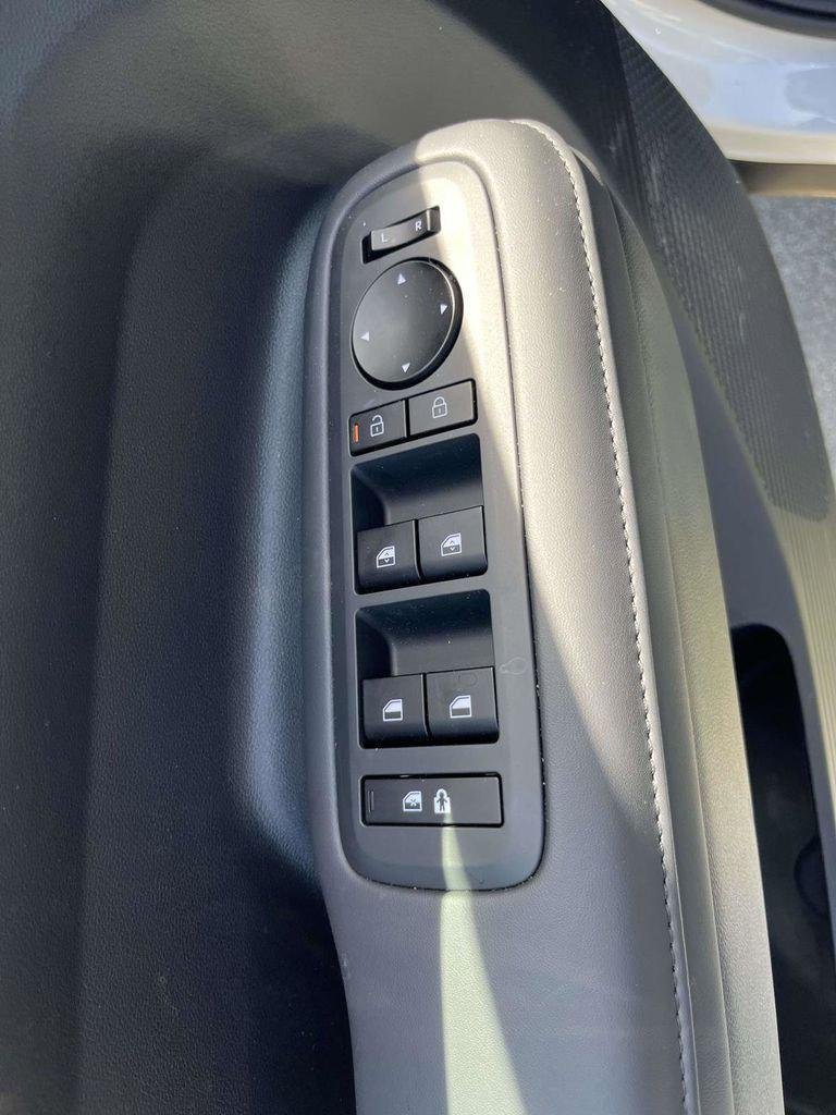 New 2026 White Hyundai SEL FWD image 60