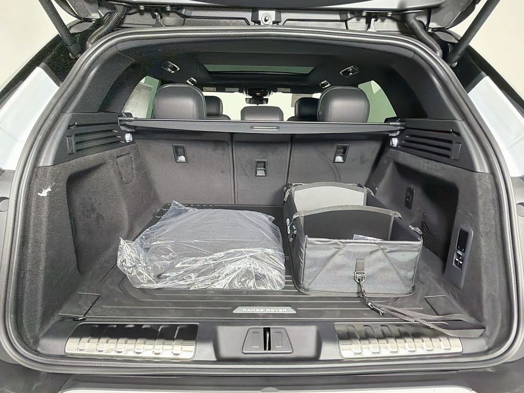 New 2027 Fuji White Land Rover Dynamic SE P400 image 28