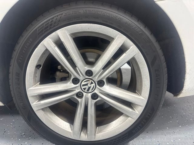 Used 2014 White Volkswagen 2.5 SE image 9