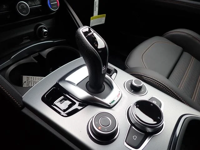 2025 Alfa Romeo Stelvio Intensa - Photo 17