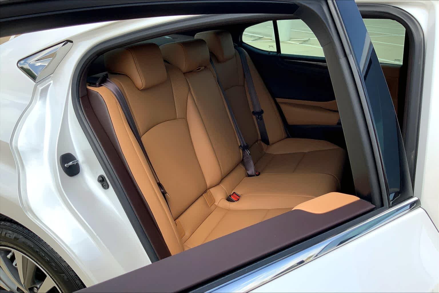 Used 2020 Eminent White Pearl Lexus  image 19