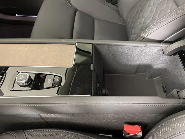 2025 Volvo XC90 Plus - Photo 35