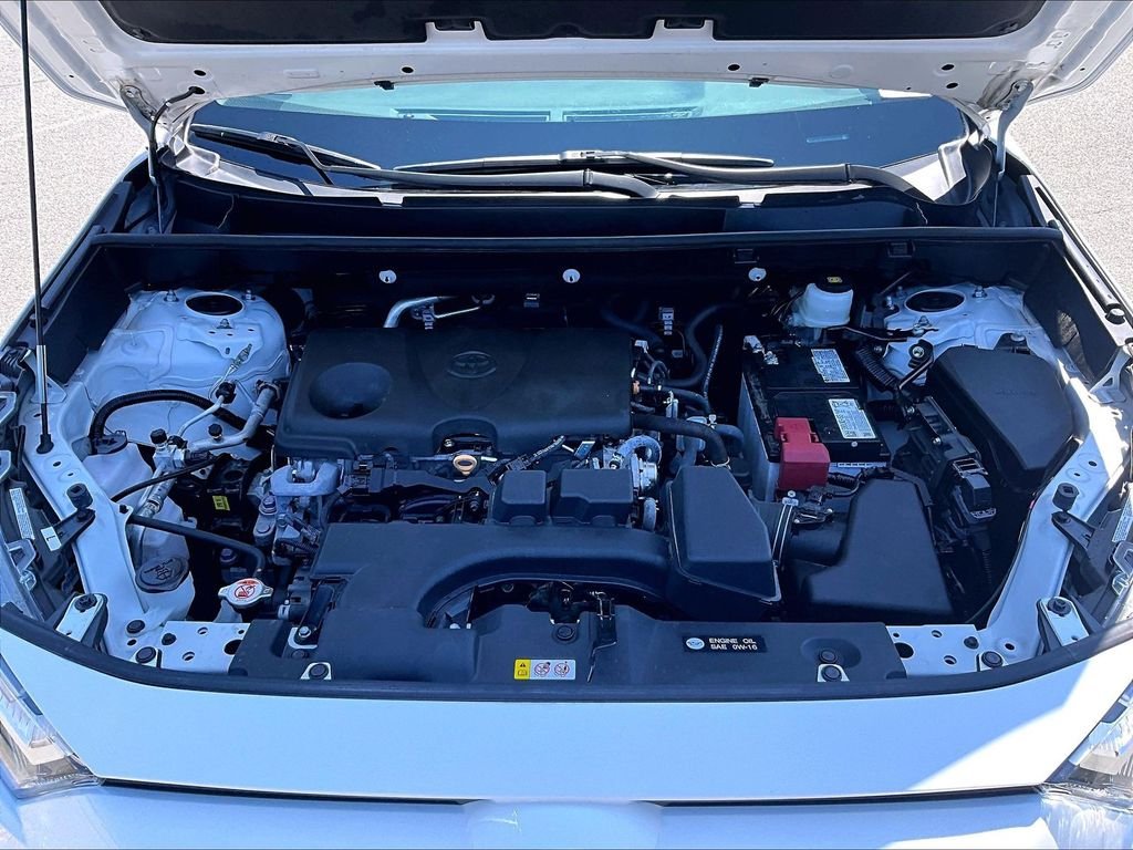 Used 2025 White Toyota XLE image 30