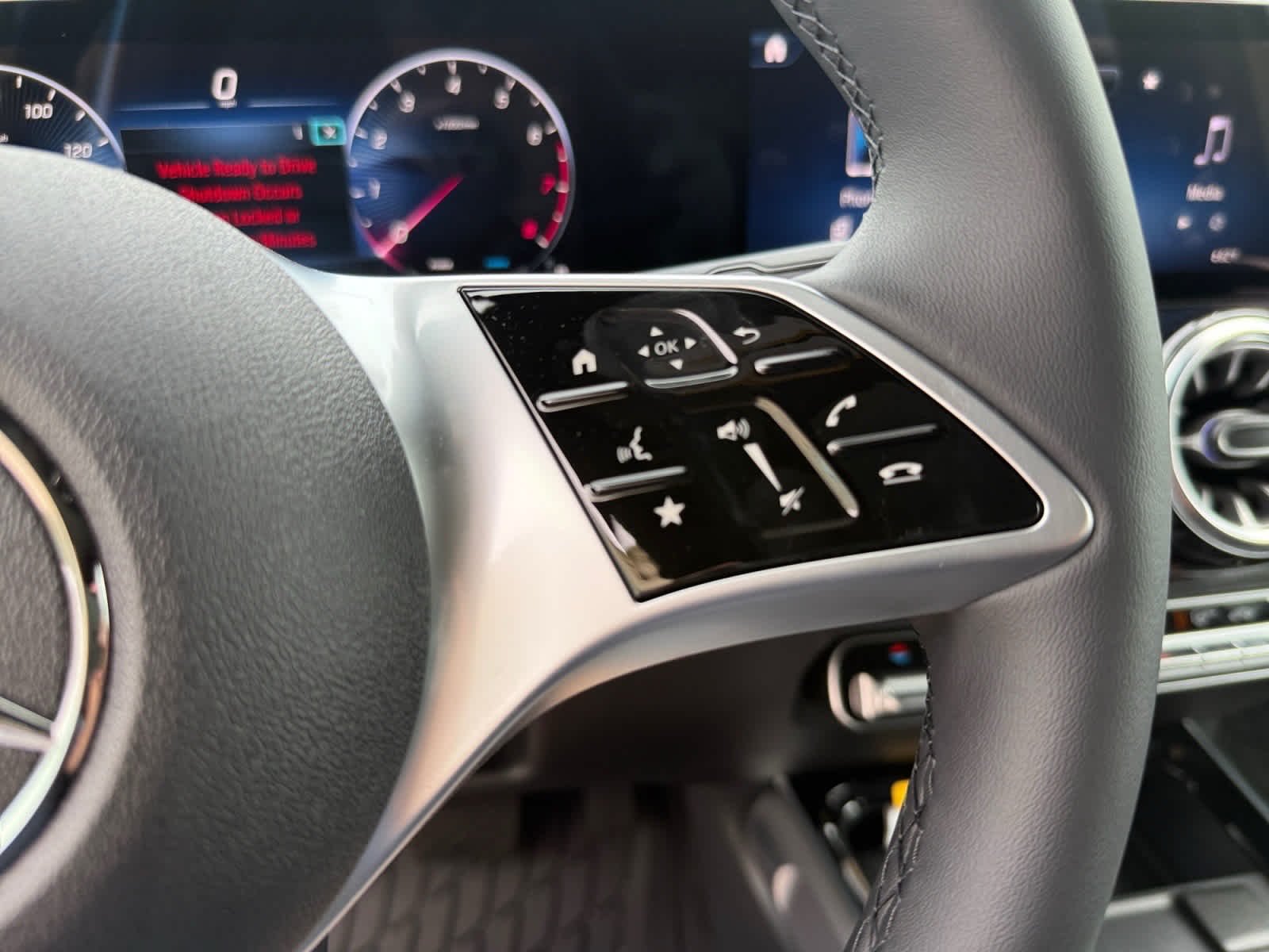 New 2026 Polar White Mercedes-Benz GLB 250 image 22