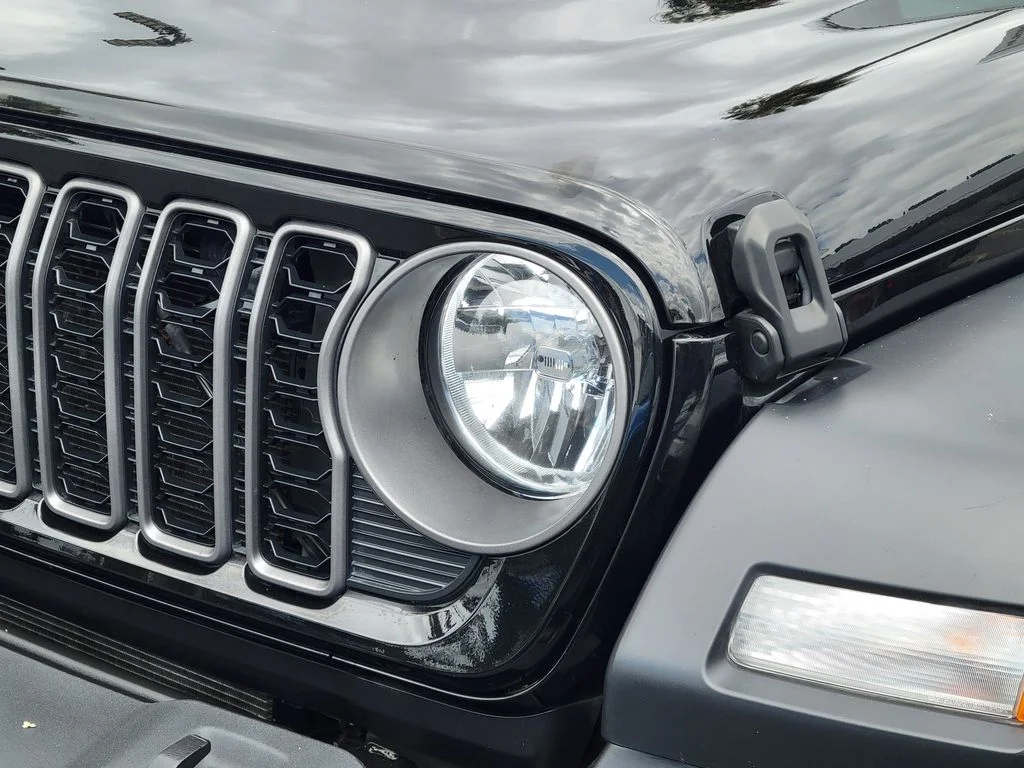 Used 2025 Black Jeep Sport S image 30
