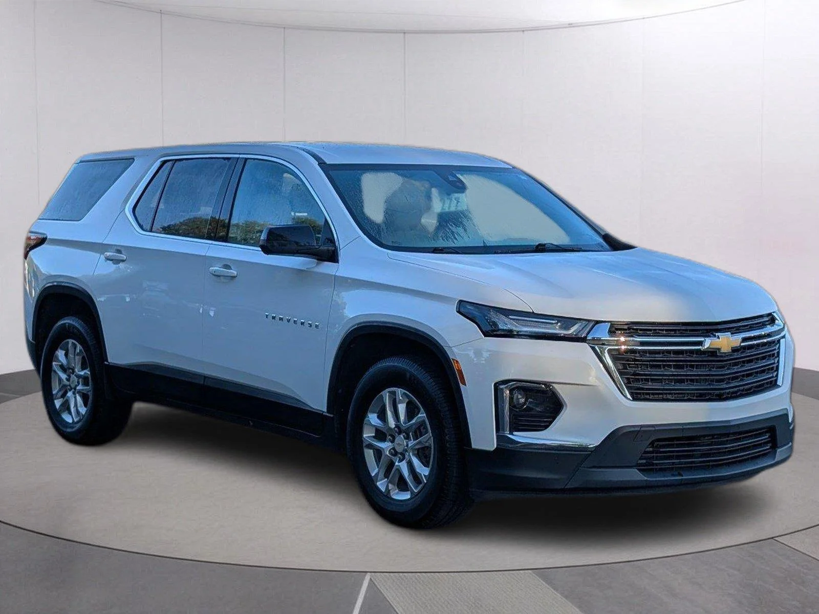 Used 2022 SUMMIT WHITE Chevrolet LS image 9