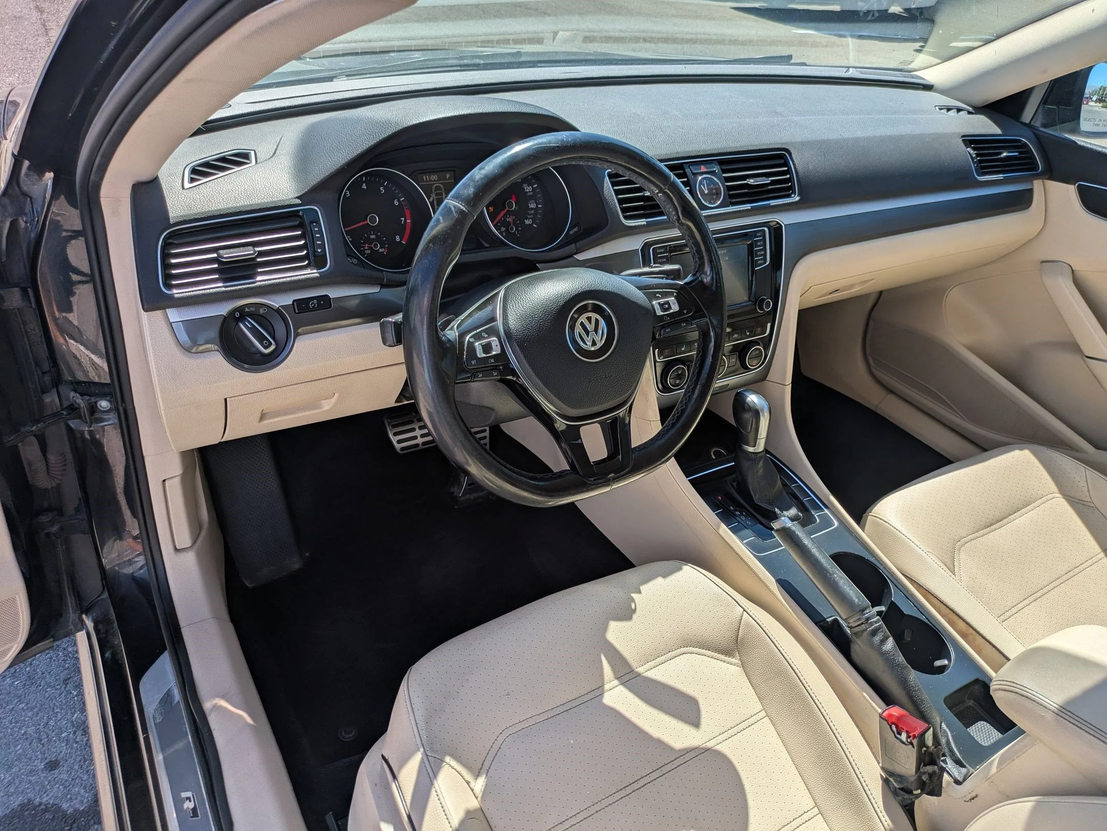 Used 2017 Deep Black Pearl Volkswagen R-Line w/Comfort Pkg image 13
