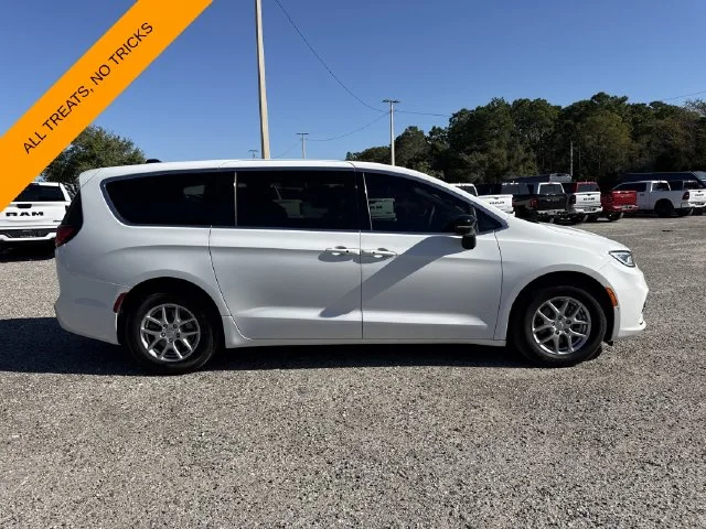 Certified Used 2026 White Chrysler Select image 3