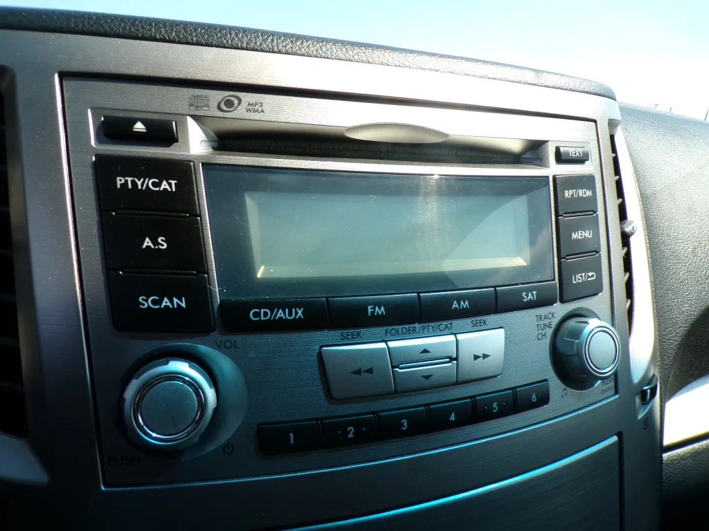 Used 2013 Twighlight Blue Metallic Subaru 2.5i Premium image 17