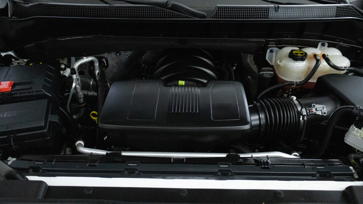 Used 2025 Summit White Chevrolet LT image 27