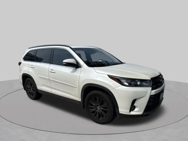 Used 2019 White Toyota SE image 4