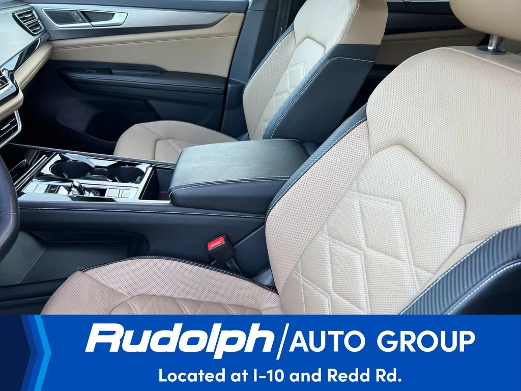 Used 2024 White Volkswagen 2.0T SE w/Technology image 9