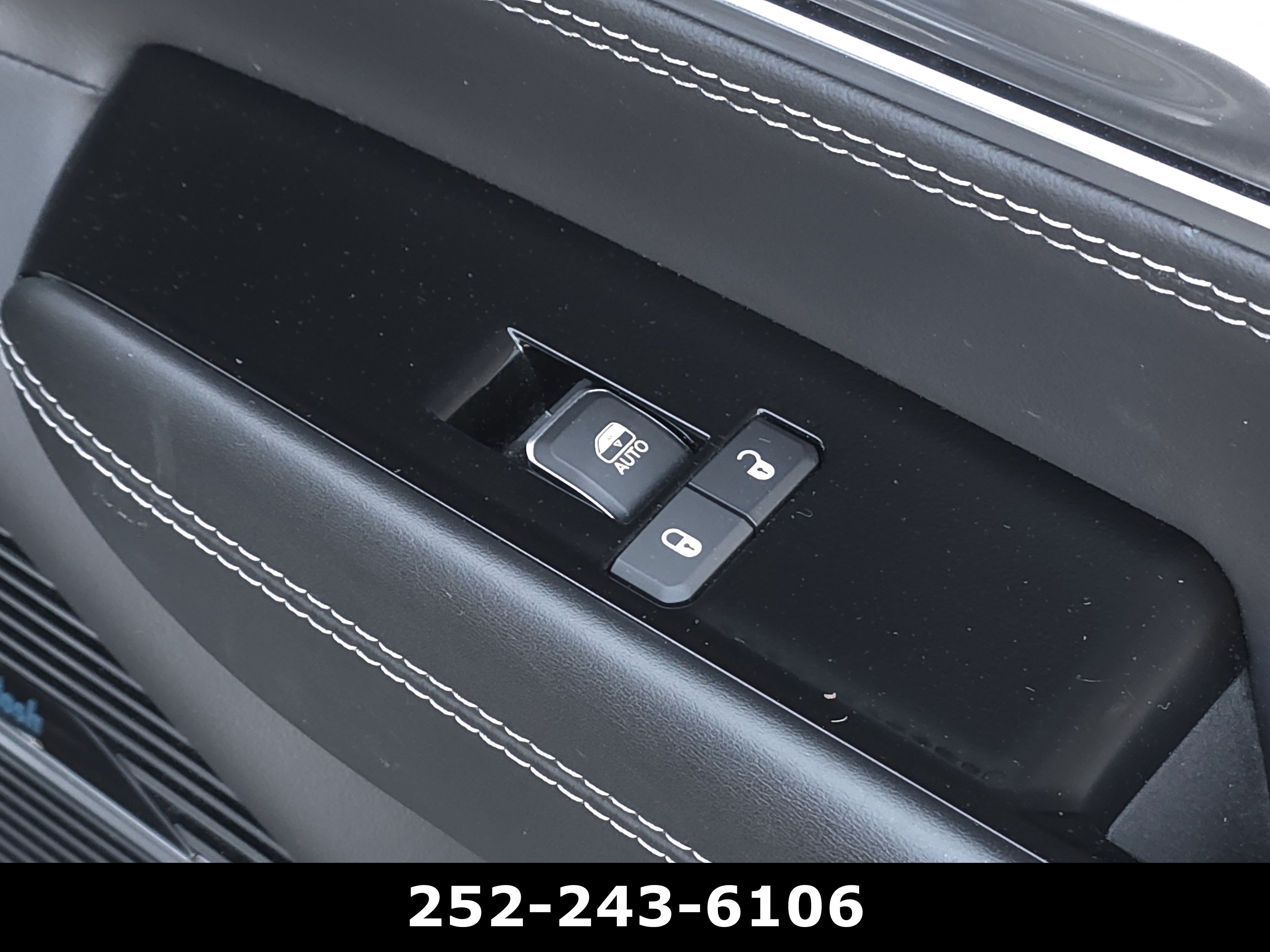 Used 2022 Diamond Black Crystal Pearlcoat Jeep Series II image 63