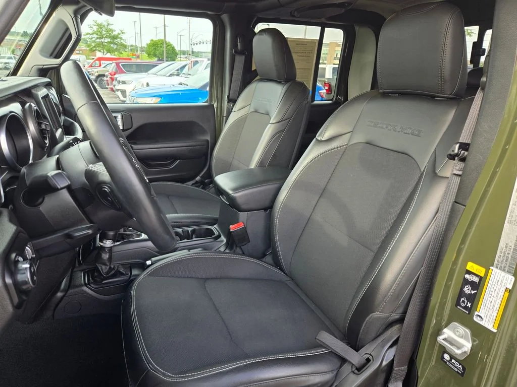 Used 2023 Green Jeep  image 15