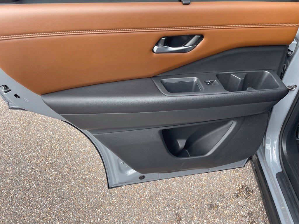 Used 2024 Gray Nissan Platinum image 25
